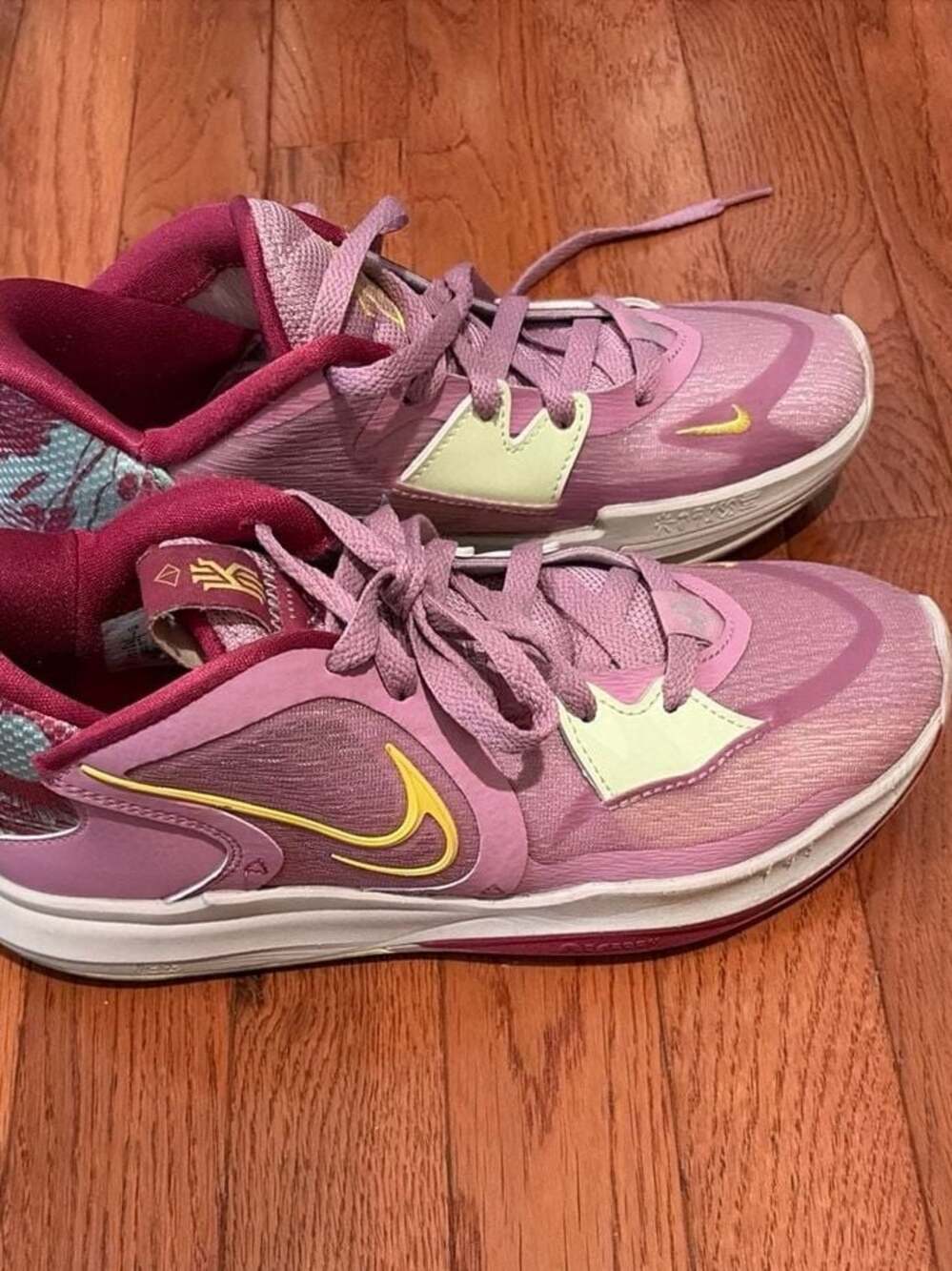 Nike Kyrie Low 5 '1 World 1 People' Orchid Basketball Shoes